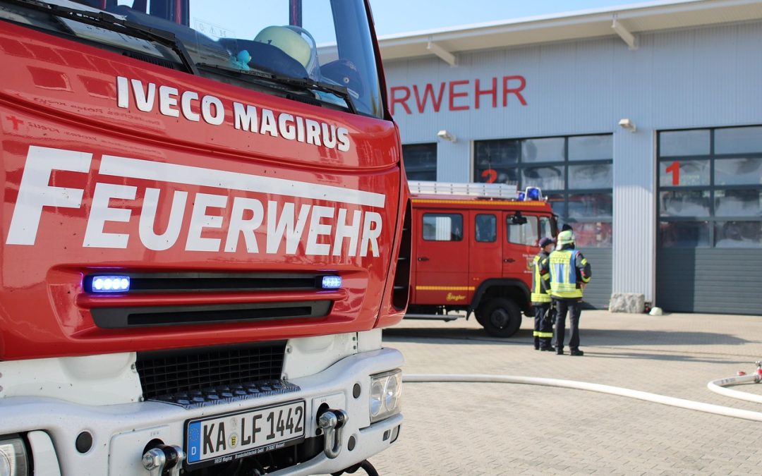 Dinas Damkar Gunung Mas Bantu Tabrakan Kendaraan di Rumah Sakit